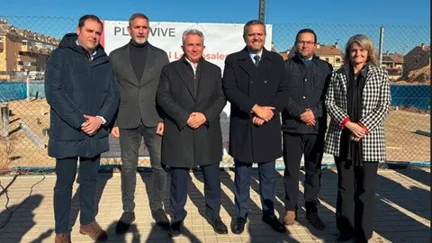 El consejero Rodrigo, hoy en las obras de esta promoción en Velilla de San Antonio - Foto Comunidad de Madrid