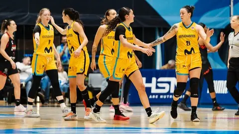 Women in Black - Movistar Estudiantes (Flickr)