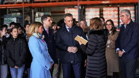 Los consejeros Viciana y Novillo en una actividad sobre separación de residuos  - Foto Comunidad de Madrid
