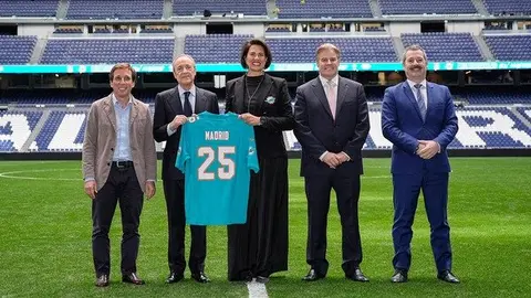 Foto de familia del acto | Foto de Ayuntamiento de Madrid