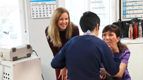 La consejera Dávila en su visita a las instalaciones de la Asociación El Despertar - Foto Comunidad de Madrid