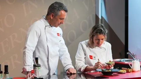 El consejero Novillo junto a la chef Xandra Luque en Madrid Fusión - Foto Comunidad de Madrid