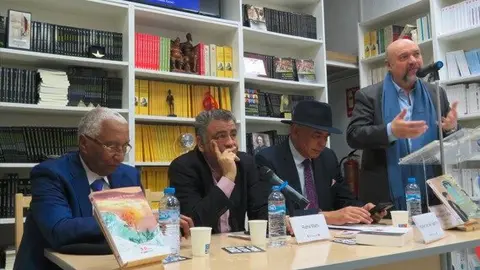 Mohamed Al-Houni; Ridha Mami; Maher Abder-
Rahman y de pie, Basilio Rodríguez Cañada