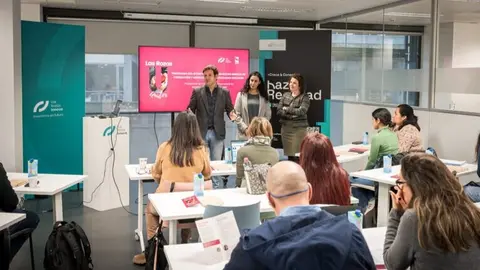 osé de la Uz (alcalde y pte. Las Rozas Innova), Ruth Agra (concejal Familia y Servicios Sociales) y Cristina Álvarez-Requena (consejera delegada Las Rozas Innova) en la presentación del programa