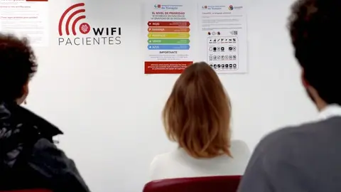 El Hospital Universitario de Torrejón adapta su señalética para personas con daltonismo