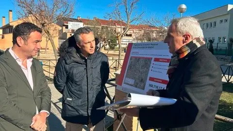 El consejero Novillo en su visita al municipio de Campo Real - Foto Comunidad de Madrid