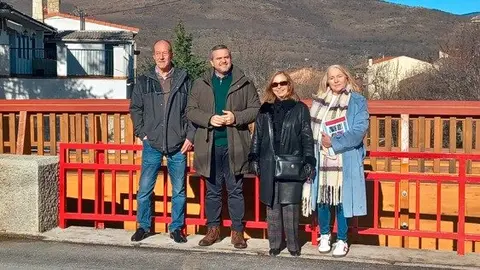 El consejero Rodrigo, en su visita a la localidad de Canencia - Foto Comunidad de Madrid