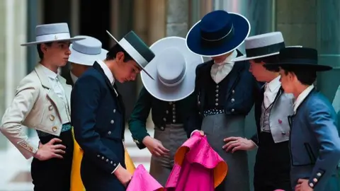 Alumnos de la Escuela Taurina de Madrid, José Cubero Yiyo, durante la presentación del premio - Foto Comunidad de Madrid
