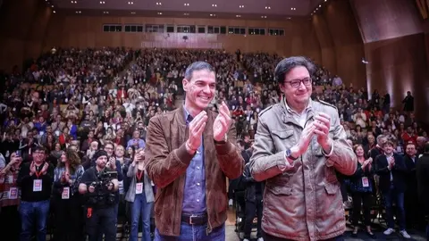 Óscar López y Pedro Sánchez en el XV Congreso Regional.
