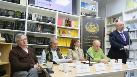 Ramón Jiménez Pérez; José Luis Marín Aranda; 
María del Carmen Aranda; Eduardo Velázquez 
González y de pie, Basilio Rodríguez Cañada