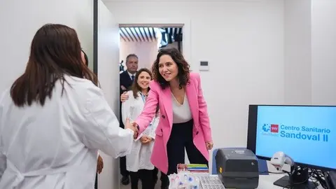 Ayuso inaugura el tercer centro público para infecciones de transmisión sexual y lanza un nuevo plan de prevención