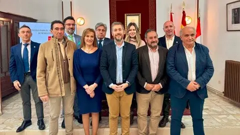 El consejero García Martín ha firmado hoy un convenio con los alcaldes de estos tres municipios - Foto Comunidad de Madrid