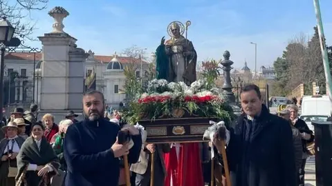 La tradicional romería de San Blas vuelve a recorrer el centro de Madrid con música y tradiciones populares