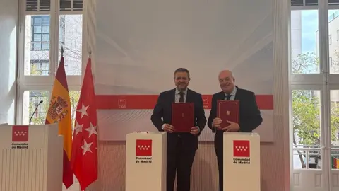 El consejero Rodrigo, en la firma del protocolo con la Asociación Nacional de Empresas de Rehabilitación y Reformas, ANERR - Foto Comunidad de Madrid