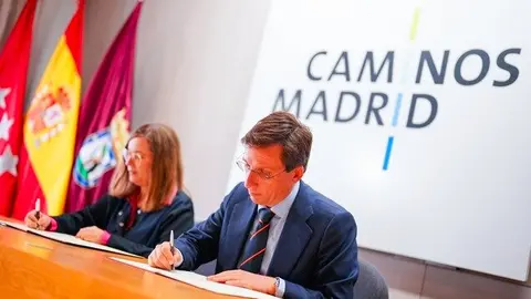 Firma acuerdo de colaboración entre el Ayuntamiento y el Colegio de Ingenieros de Caminos - Foto Ayuntamiento de Madrid