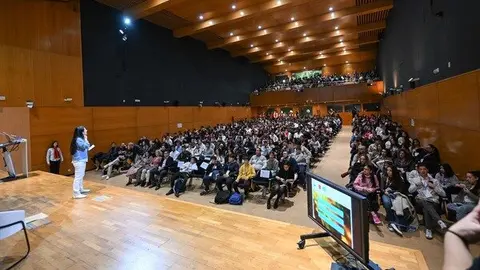 El Día de Internet Segura 2025 reúne a 27.000 estudiantes para fomentar un uso responsable de la red