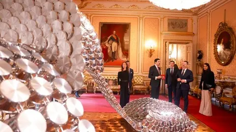 Mariano de Paco Serrano, en su visita a la exposición  Flamboyant. Joana Vasconcelos - Foto Comunidad de Madrid