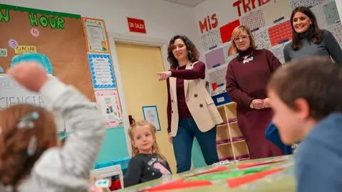 Isabel Díaz Ayuso en el CEIP Los Jarales  de Las Rozas de Madrid - Foto Comunidad de Madrid