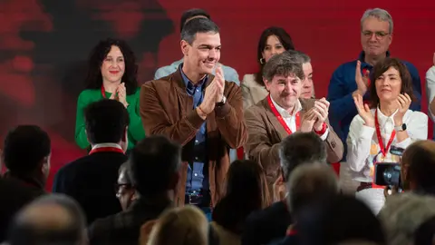 Tensión en el Gobierno: Urtasun responde a Montero y Sánchez evita la polémica sobre el SMI y el IRPF