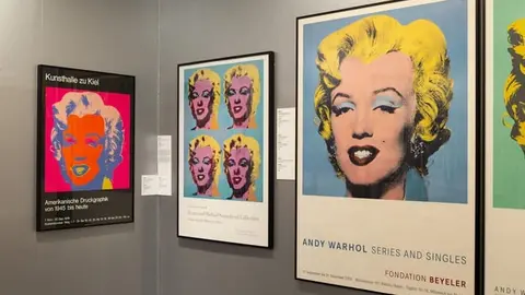 Madrid exhibe los carteles más icónicos de Andy Warhol en una de las mayores recopilaciones en España