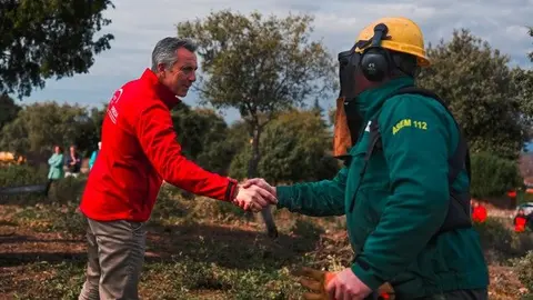 El consejero Novillo supervisando los trabajos en Hoyo de Manzanares - Foto Comunidad de Madrid