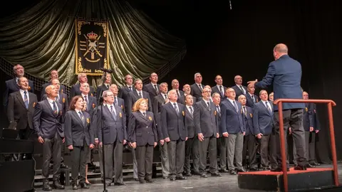 Concierto conmemorativo de la fundación de las Fuerzas Paracaidistas en el Teatro Salón Cervantes en Alcalá de Henares