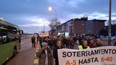 Asistencia masiva en la primera jornada de movilización en la A-5 para exigir su soterramiento hasta la M-40
