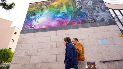 Almeida presenta ‘Muraltalaz’, la nueva ruta interactiva y accesible de arte urbano en Moratalaz