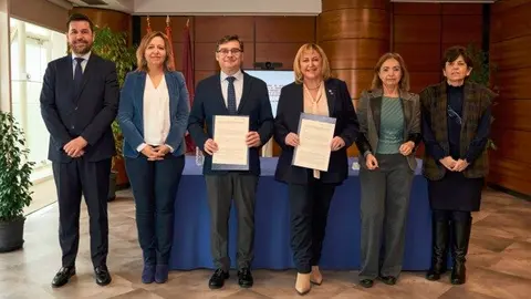 Firma del protocolo general de actuación entre el Ayuntamiento de Madrid y el Colegio Profesional de Administradores de Fincas de Madrid (CAF Madrid) - Foto Ayuntamiento Madrid