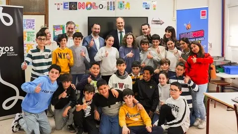 Miguel López-Valverde en su visita al CEIP Fuensanta de Colmenar Viejo - Foto Comunidad de Madrid