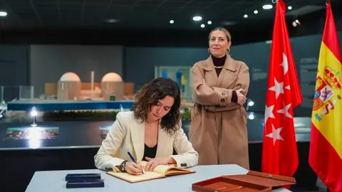 Isabel Díaz Ayuso y María Guardiola en la central nuclear de de Almaraz - Foto Comunidad de Madrid