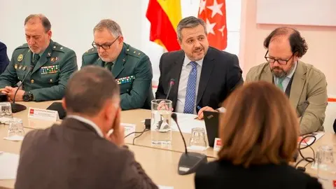 El consejero Rodrigo presentando el Plan de Inspección del Gobierno  regional para 2025 - Foto Comunidad de Madrid