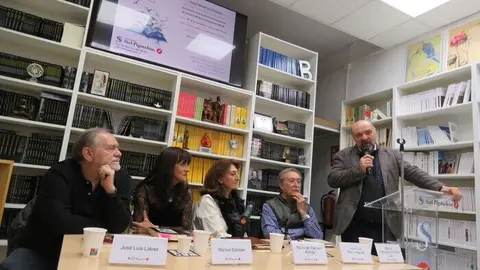 José Luis Labad; Marisol Esteban; María del 
Carmen Aranda; José Luis Marín Aranda y de 
pie, Basilio Rodríguez Cañada