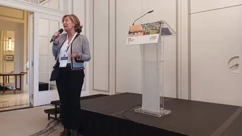 Valerie Watine, responsable de prensa y RR.PP de Atout France en España y Portugal, que presentó y coordinó el acto - Foto José Belló