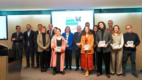 Inma Sanz, con los ganadores de la III edición de los Premios de Periodismo Javier Navarro - Foto Ayuntamiento de Madrid