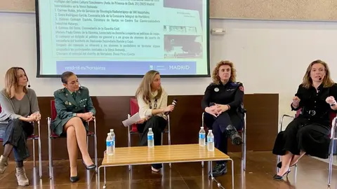 Encuentro en Hortaleza entre alumnos y mujeres referentes en su profesión - Ayto Madrid