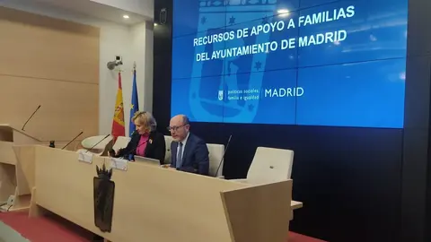 El delegado de Políticas Sociales, Familia e Igualdad, José Fernández, durante la inauguración de las jornadas para dar a conocer estos servicios entre los profesionales de la abogacía