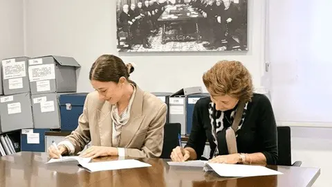 Paloma Martín, CEO y cofundadora de Hoop Carpool, y Juncal González, delegada del Rector de la UCM para el Consorcio Urbanístico de Madrid