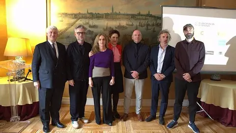 De izquierda a derecha, Didier Nagant de 
Deuxchaisnes; Dirk Vermaelen; Beatriz Navas; 
Maral Kekejian; Christian Salez ; Santiago 
Herrero y Pedro Portellano - Foto José Belló