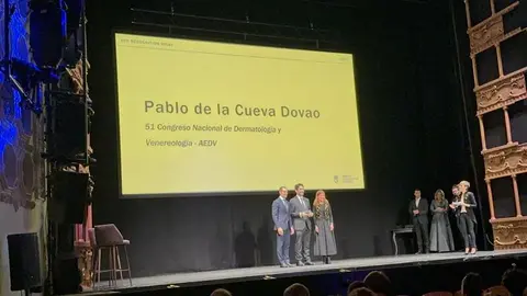 El Dr. Pablo de la Cueva, reconocido como embajador de Madrid por su labor en Dermatología