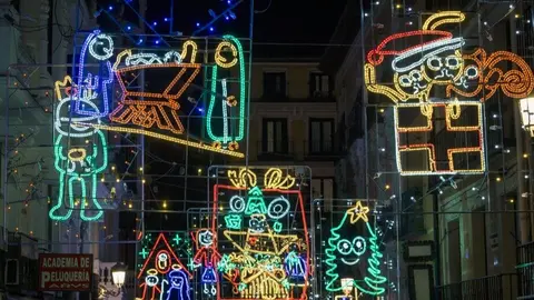 Luces Navidad elaboradas por niños en la última edición del concurso de dibujo - Foto Ayuntamiento Madrid