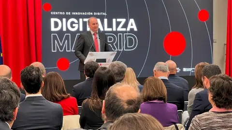 El consejero López-Valverde presidiendo la reunión del Consejo Asesor de Transformación Digital - Foto Comunidad de Madrid