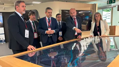 El consejero Rodrigo en el estand de la región en la Feria Internacional de los Profesionales en Inmuebles en Cannes - Foto Comunidad de Madrid