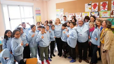 Sanz destaca la importancia de dotar a los jóvenes de herramientas para evitar su captación por bandas violentas