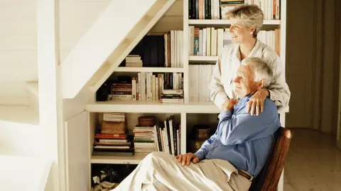 Madrid alcanza su récord histórico en esperanza de vida y sigue liderando la Unión Europea con 86,1 años