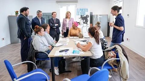 2.Almeida, con Hidalgo, Niño y el gerente de la AE, pepe Aniorte en la nueva oficina de la AE (2)