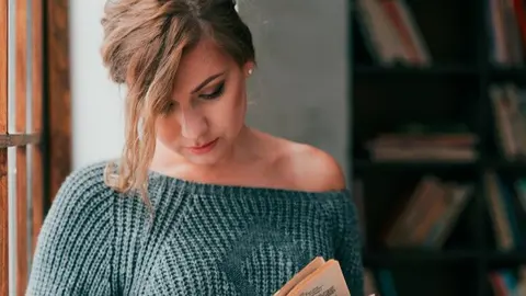 Bajo 35 Tetuán. poesía - Freepik