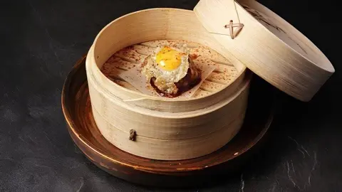 Shao Mai de rabo de toro con huevo de codorniz