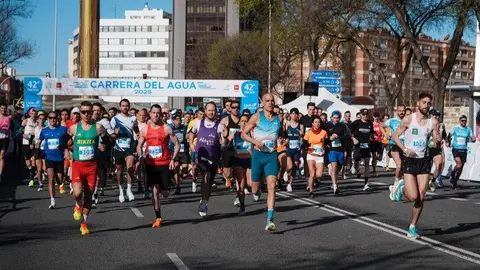 Récord de participación en la 42ª Carrera del Agua con 4.500 corredores y victoria de Reyes Estévez y Lidia Campo - Comunidad de Madrid