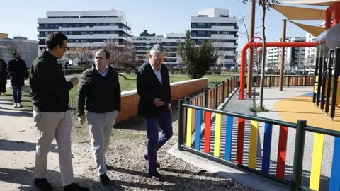 Carabante y Chacón durante la visita al parque temático infantil dedicado a la ingeniería